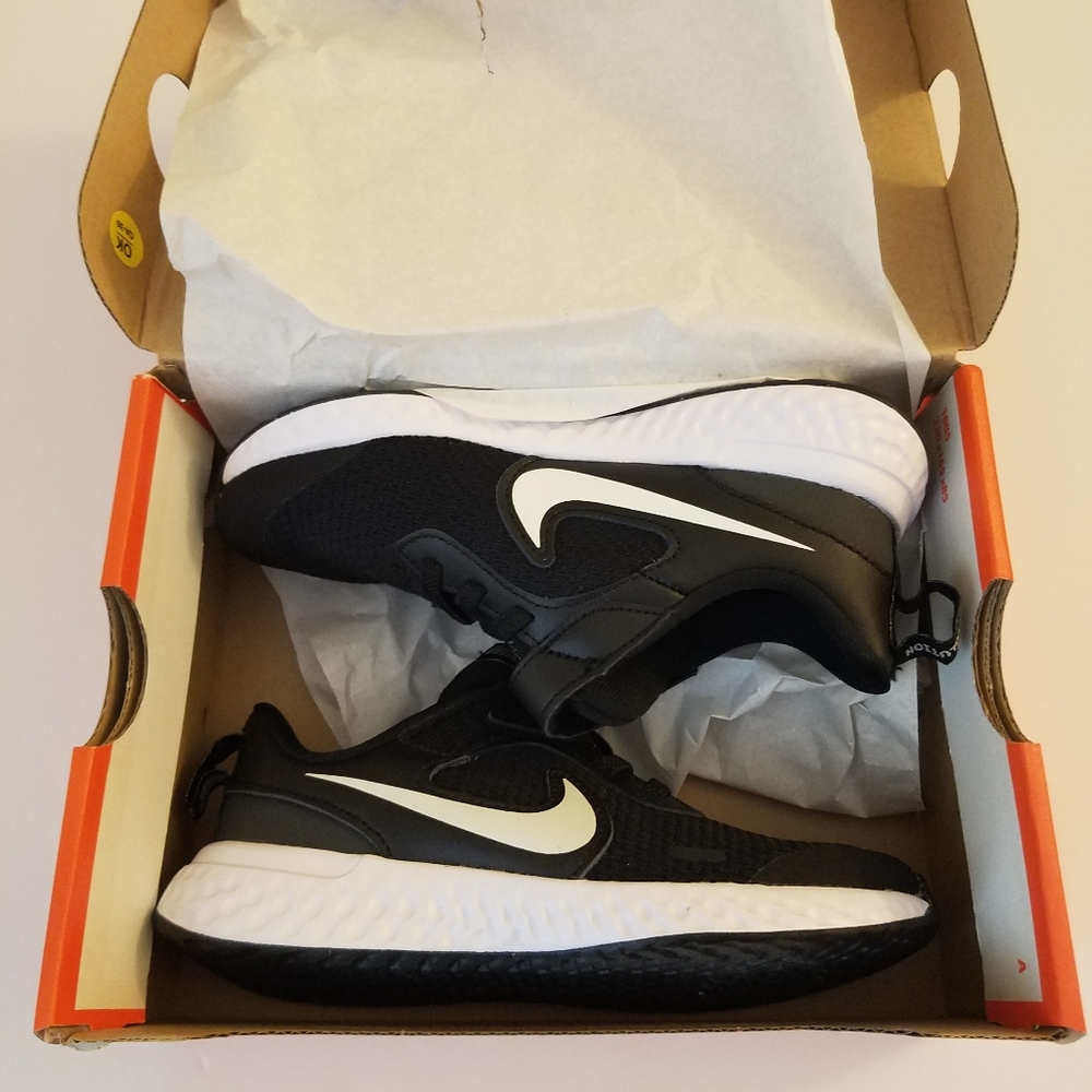 Nike Revolution 5 Little Kids- Size 11C